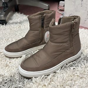 Blondo Waterproof High Top Brown Shoes
